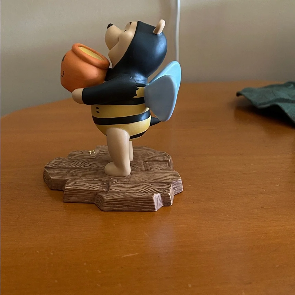 Disney Pooh & Friends Figurine - Cream